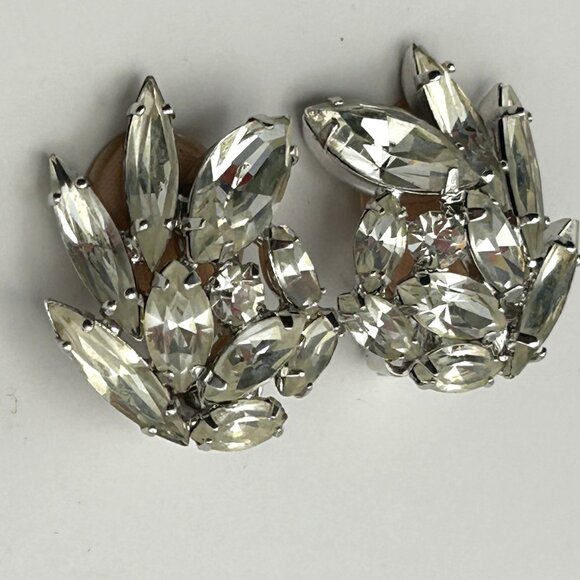 Vintage Weiss Clip On Earrings Rhinestone Cluster Spray Signed Silver Tone - Picture 7 of 16